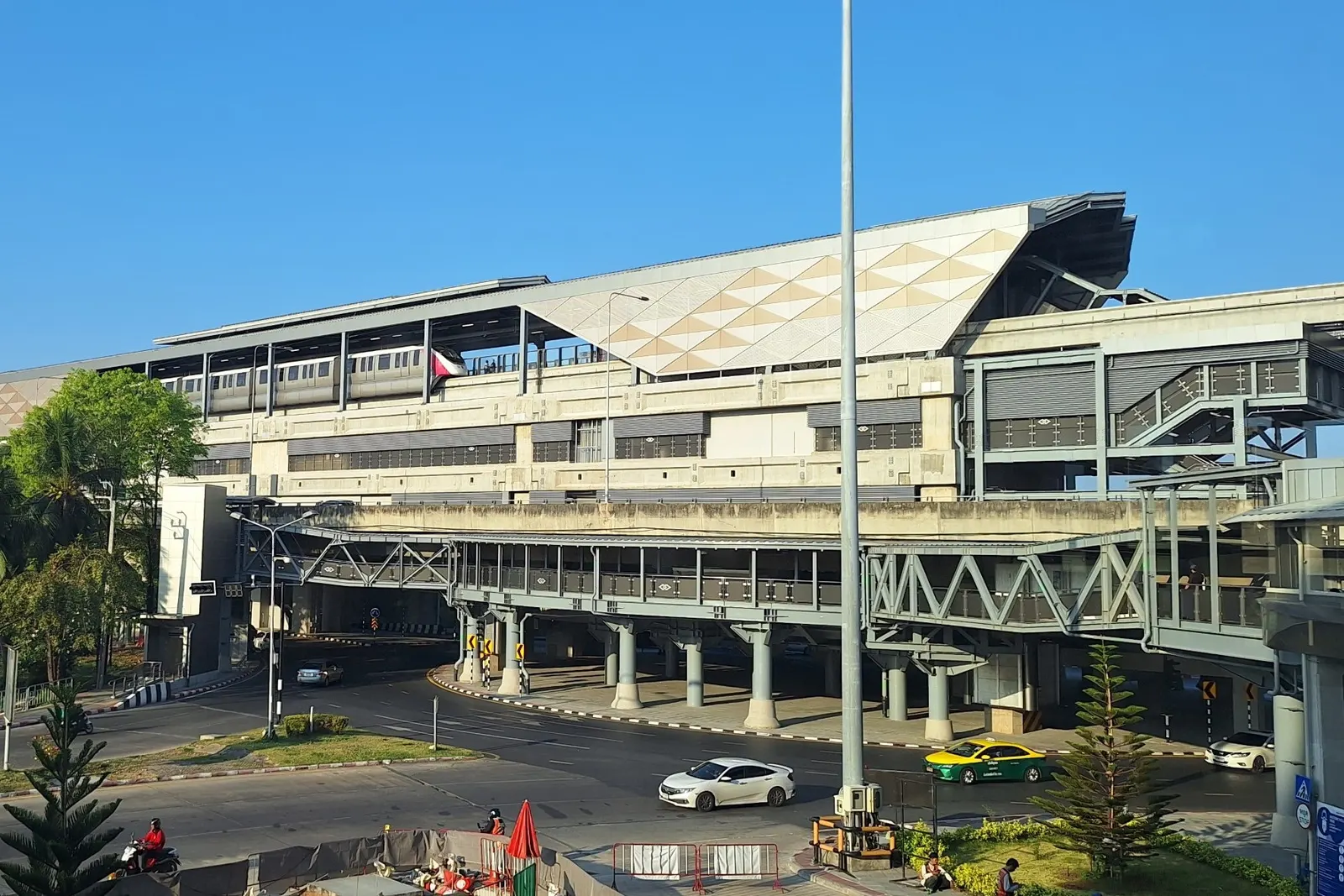IMPACT Muang Thong Thani station on the Pink Line, with the covered walkway that leads from the station towards the halls